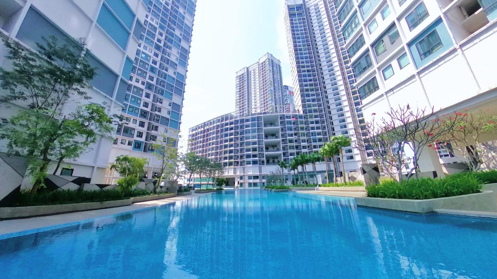 9Pax 2R2B Family Suite, I-City, I-Suite, Hyde, Beside Theme Park, Wifi 50-55" Smart Tv Shah Alam Exterior photo